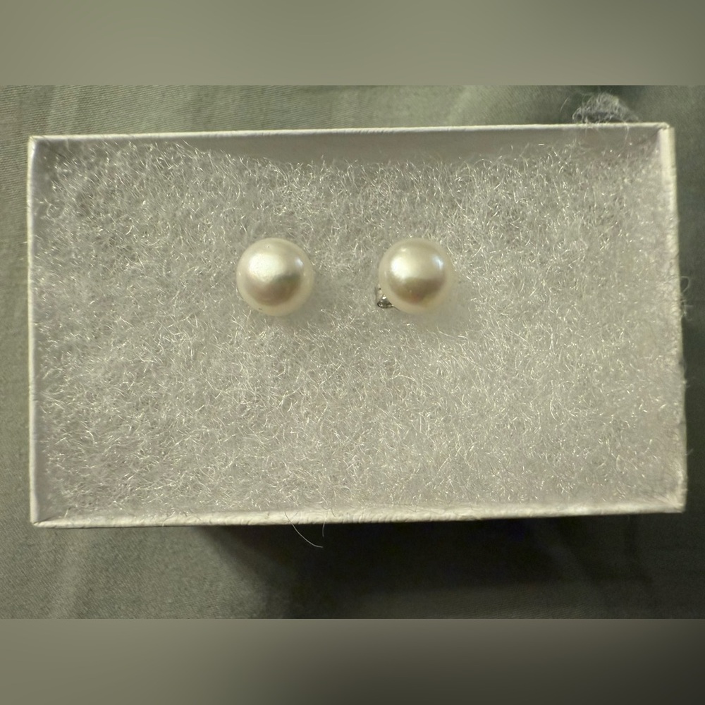 Petite Freshwater Pearl Post Back Earrings| 8mm